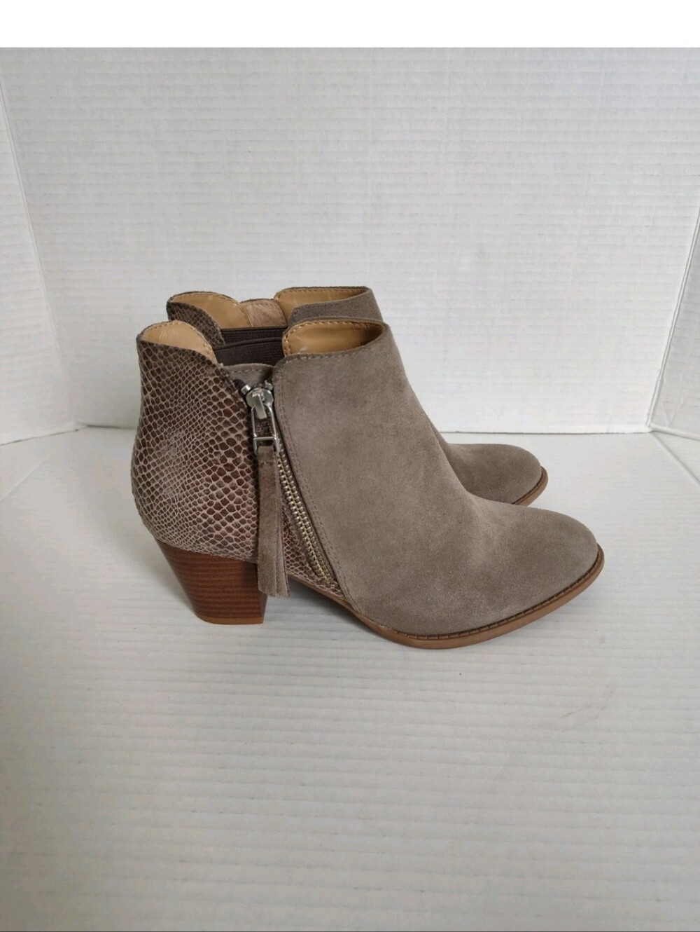 Vionic Anne Suede Leather Snake Print Ankle Booties Size 6.5 Taupe Gray Side Zip